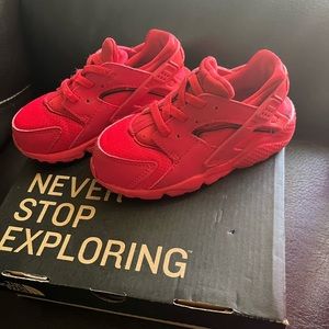 Toddler huarache gym shoes!